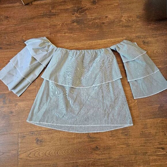 Walter Baker Steph Ruffle Sleeve Blouse - Picture 9 of 9